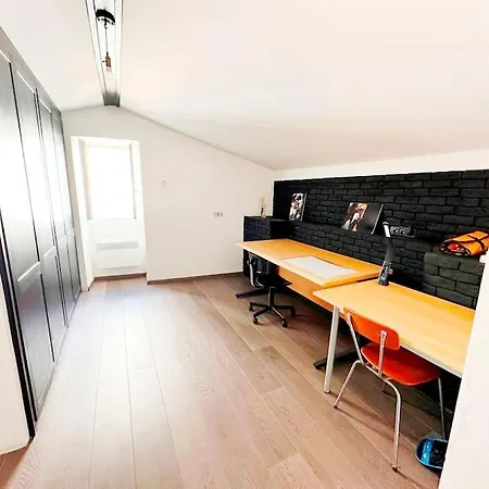 Magnifique Duplex De 130 M² A *
