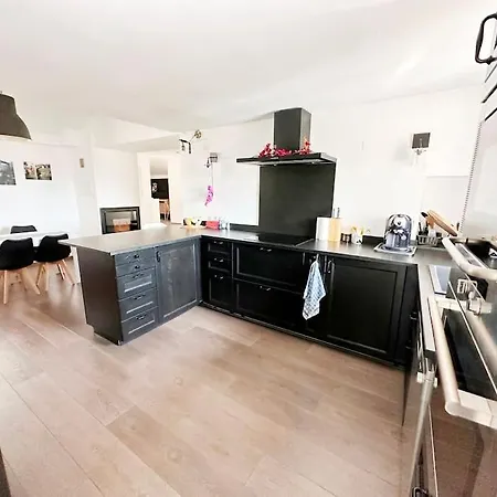 Magnifique Duplex De 130 M² A Корт